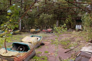 MUSEMENT_PARK_AT_PRIPYAT_NEAR_THE_CHERNOBYL_NUCLEAR_PLANT_WHICH_WAS_EVACUATED_IN_1986_AND_LEFT_TO_NATURE_CHERNOBYL_UKRAINE_SEP_2013_(9859362183)